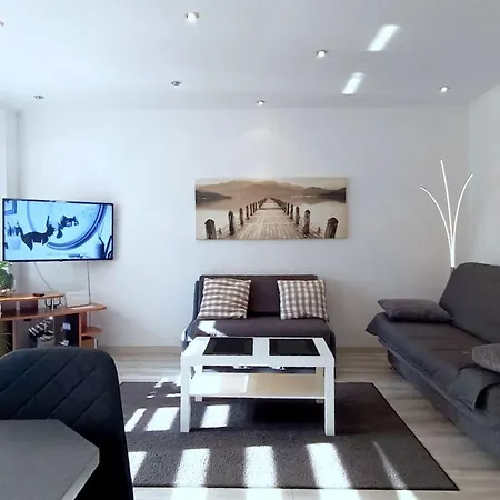 In Nowe Mit Garten By Interhome דירה קולובז'ג