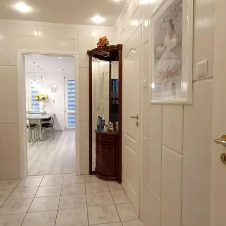 In Nowe Mit Garten By Interhome דירה קולובז'ג